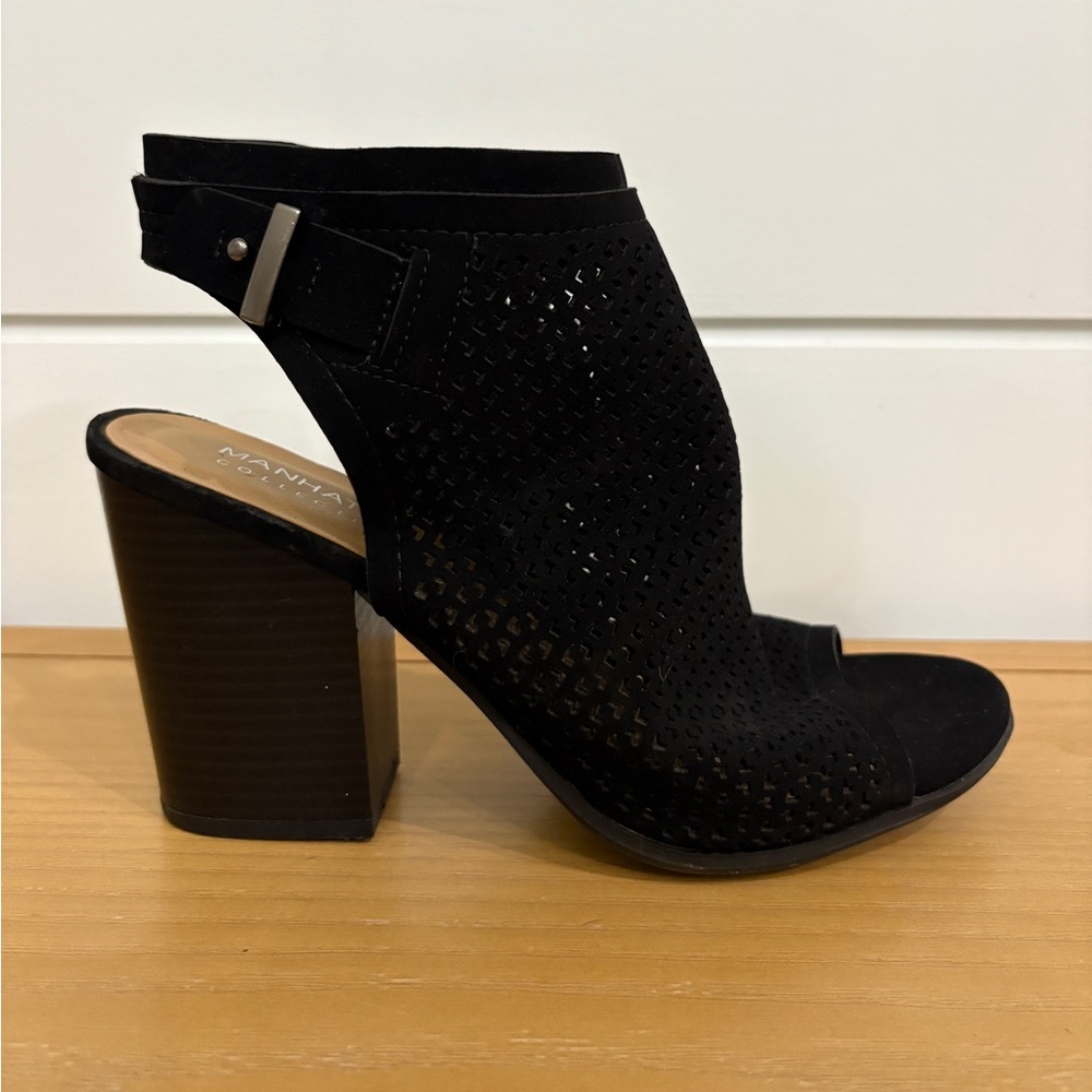 Manhattan Collection Black Block Heel Sandals